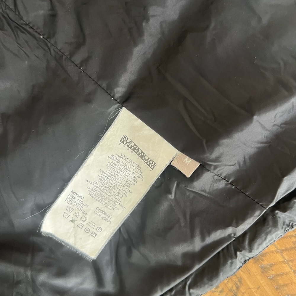 Napapijri Geographic Down Puffer Jacket - Size Medium - Picture 11 of 14